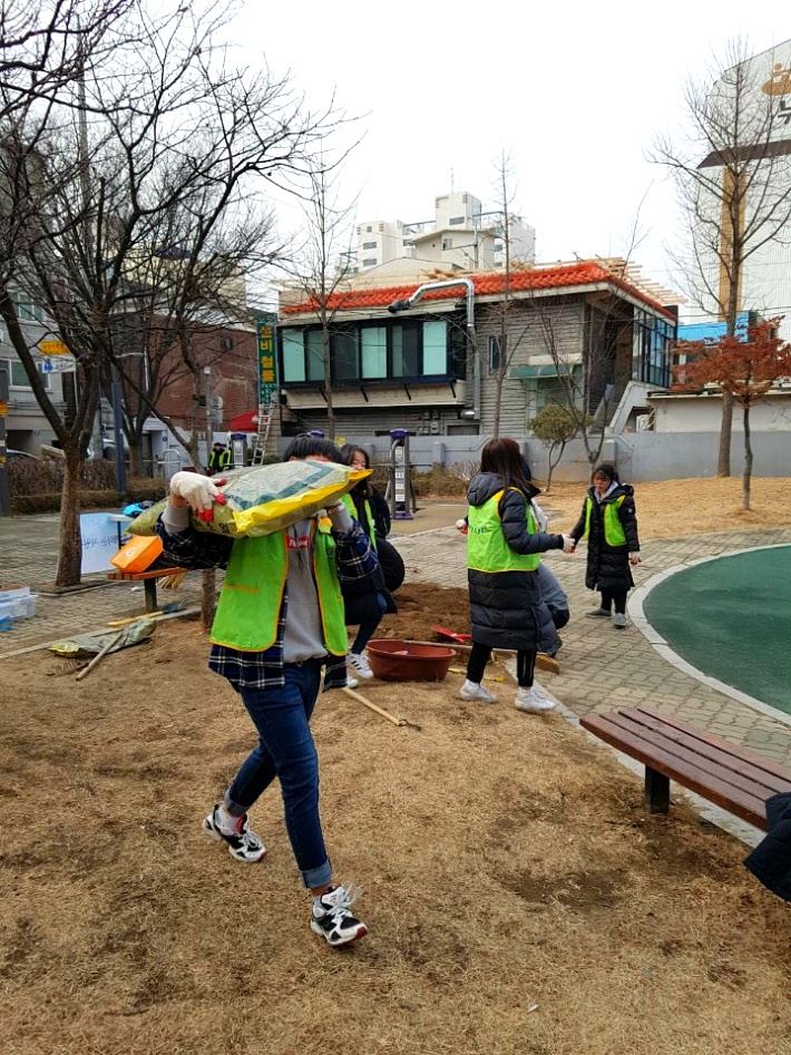 신월4동 자원봉사캠프 ‘놀놀’(놀이터에서 놀자)